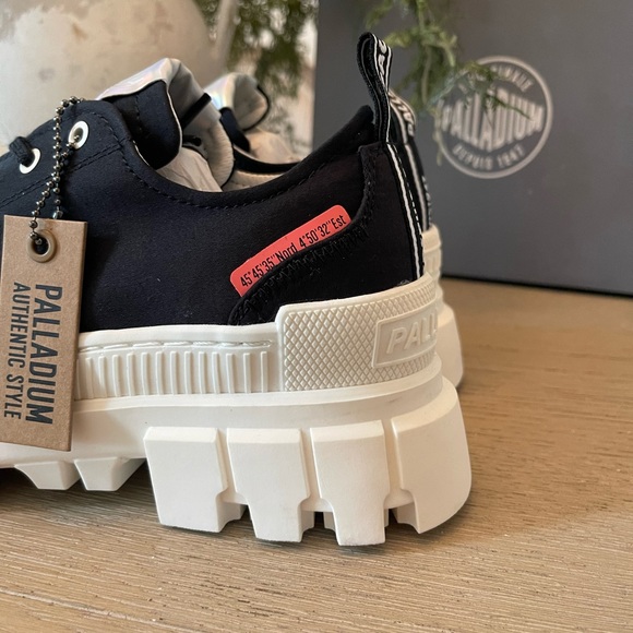 Palladium - Free People - ‘Revolt LO TX’ Boots - Slightly Imperfect - Picture 6 of 9